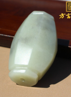 新疆油润细腻青花籽料勒子玉吊坠