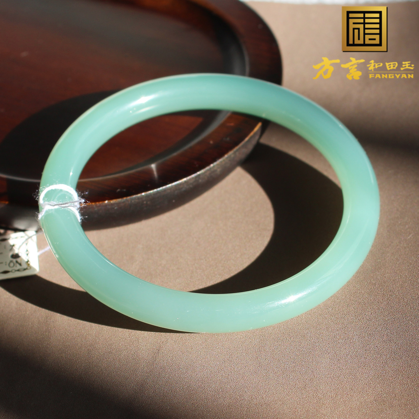 宝石绿翠绿晴水63mm玉髓圆条手镯