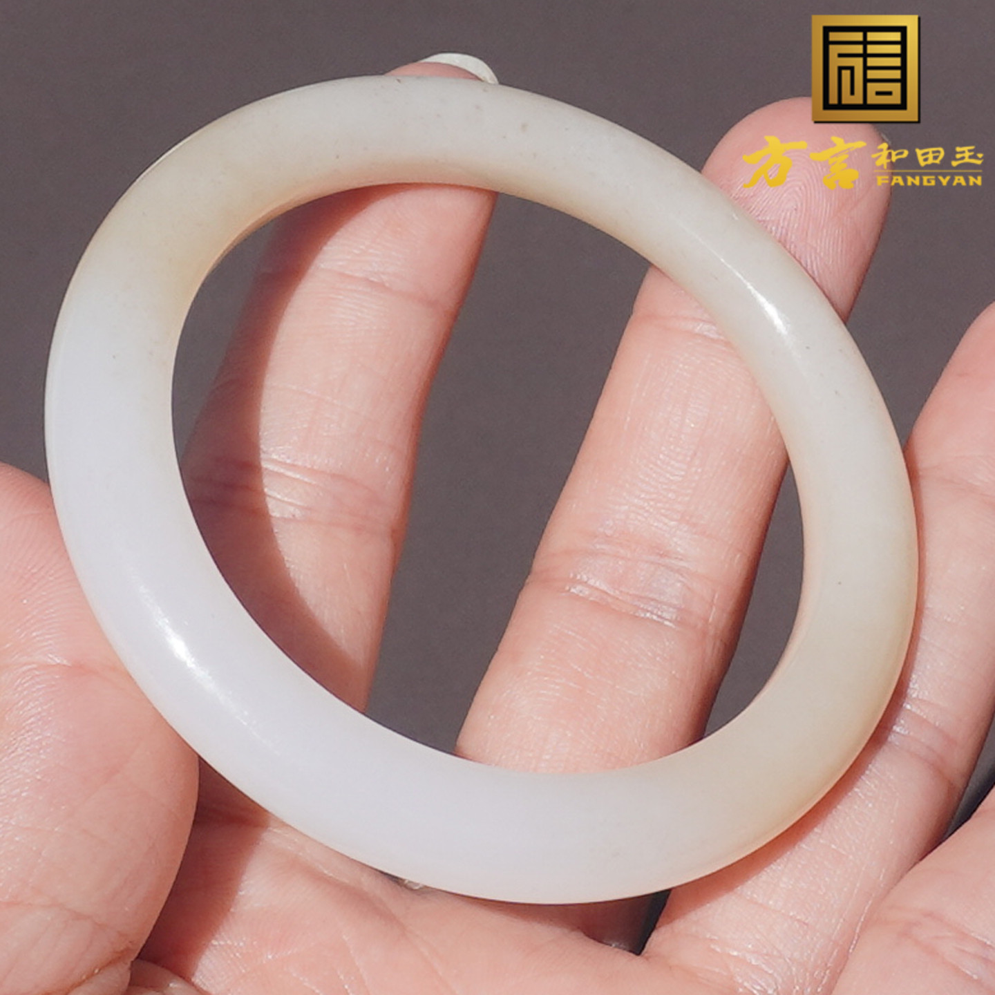 且末料油润细腻羊脂白玉带糖手镯