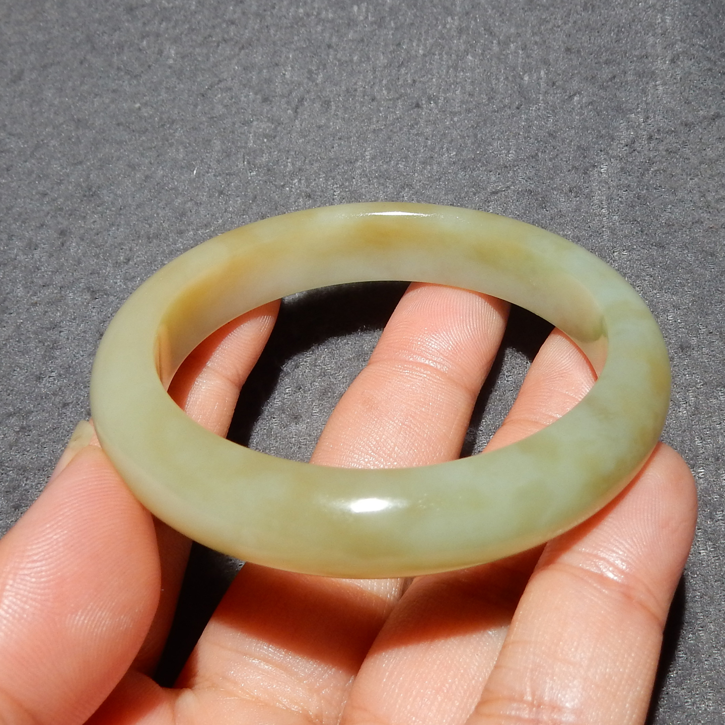 糖青白玉高脂高油内径59mm手镯