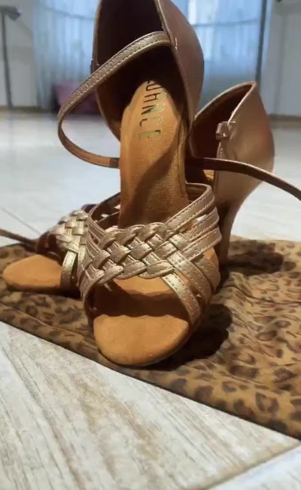 KC拉丁舞鞋成人女 中高跟软底羊编织款七带一结款7.5cm马蹄跟伦巴