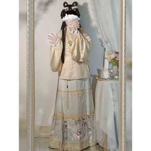 2026原创汉服女新款明制绣花圆领大襟马面裙琵琶袖日常秋冬款套装