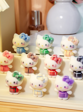 新款植绒格纹KT猫咪萌粒公仔直播盲袋车载迷你桌面小摆件批发