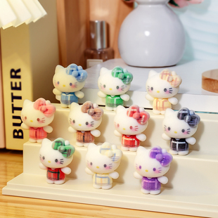 新款植绒格纹KT猫咪萌粒公仔直播盲袋车载迷你桌面小摆件批发