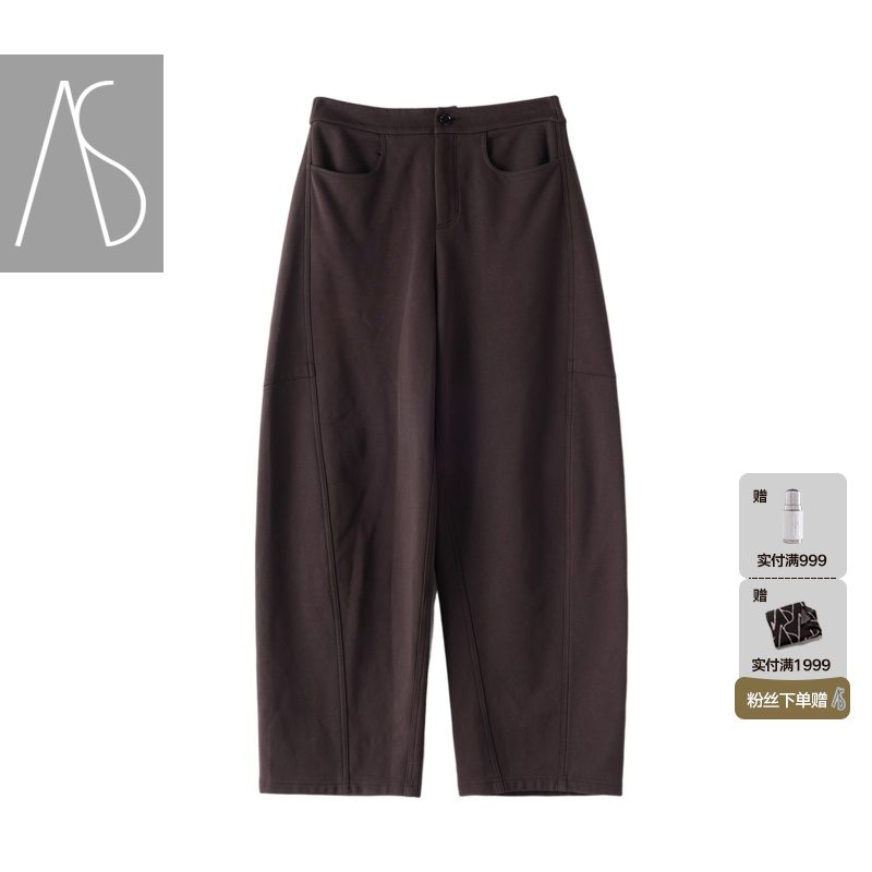 高腰版型搭配经典口袋设计休闲裤
