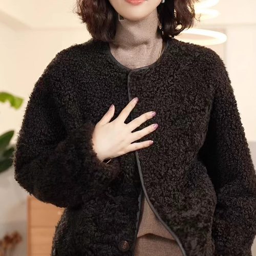 库茵羊皮毛一体短款极简风外套