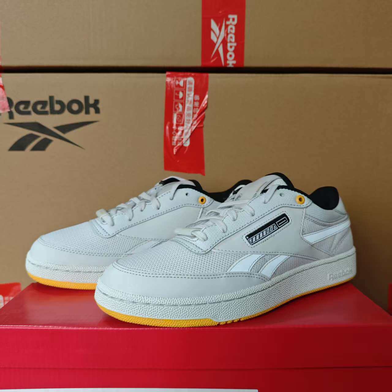 REEBOK锐步男子侏罗纪公园联名CLUB C REVENGE休闲板鞋 HQ6205