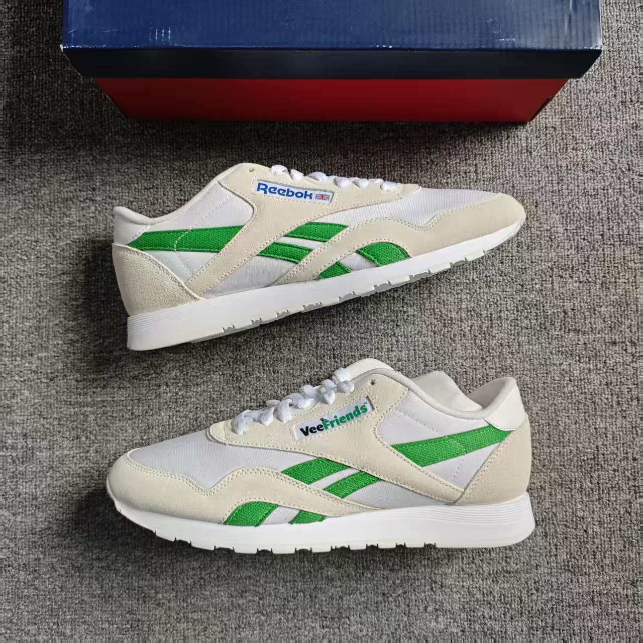 REEBOK锐步VeeFriends联名CL NYLON男子复古休闲跑鞋IF3021