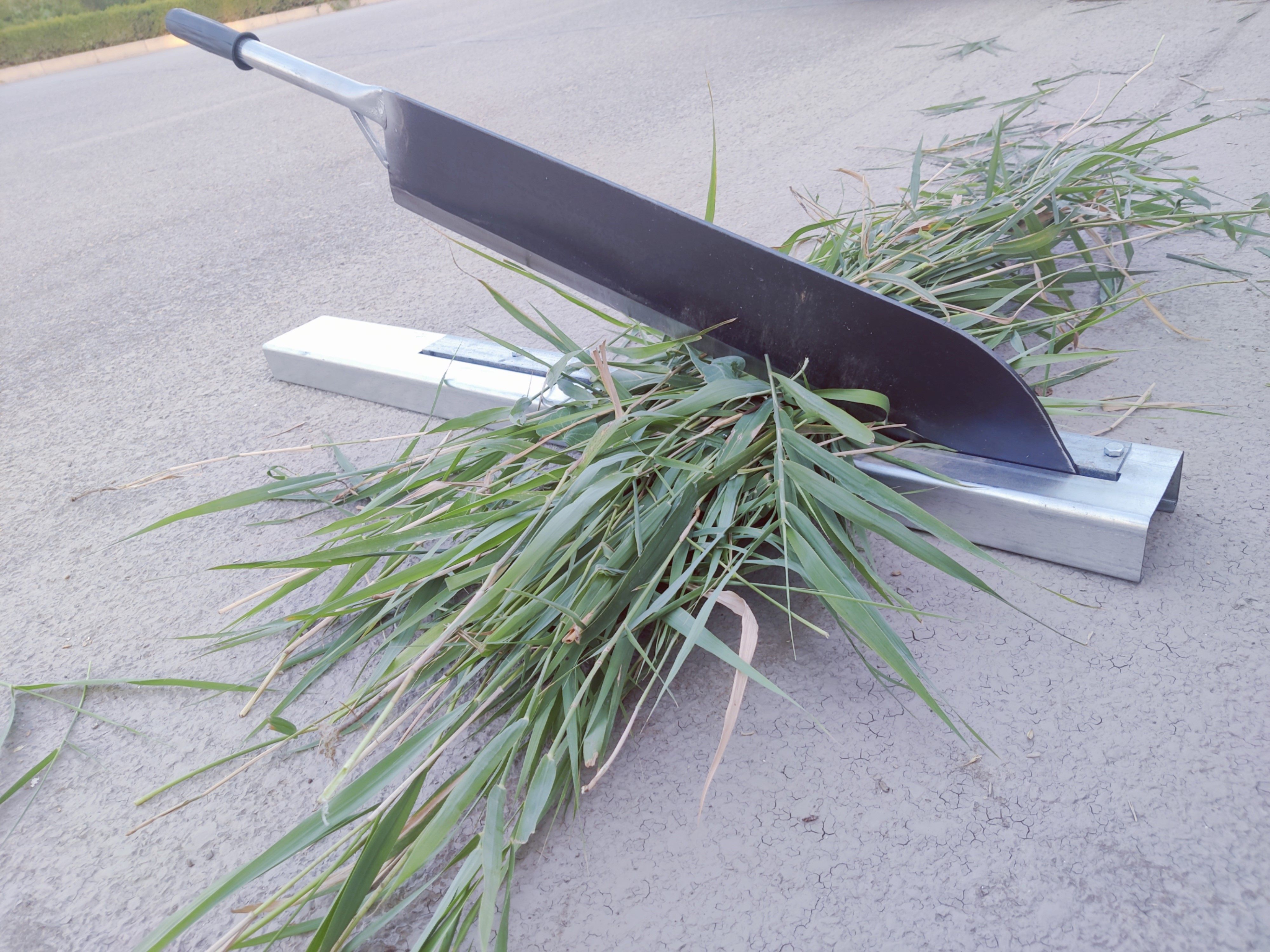 小型家用手动铡草刀牛羊草料匝草切草小闸刀秸秆侧刀老式铡草刀