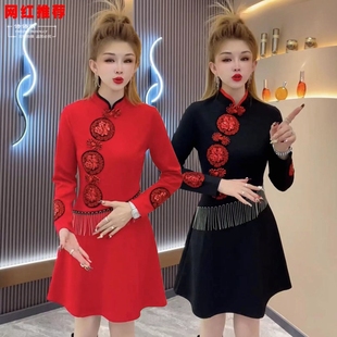 2023年秋冬中式复古风红色连衣裙女装立领盘扣流苏长袖改良旗袍裙