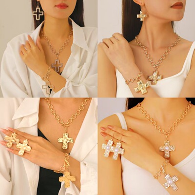 Women's Simple Clavicle Chain, Cross Alloy Pendant Necklace