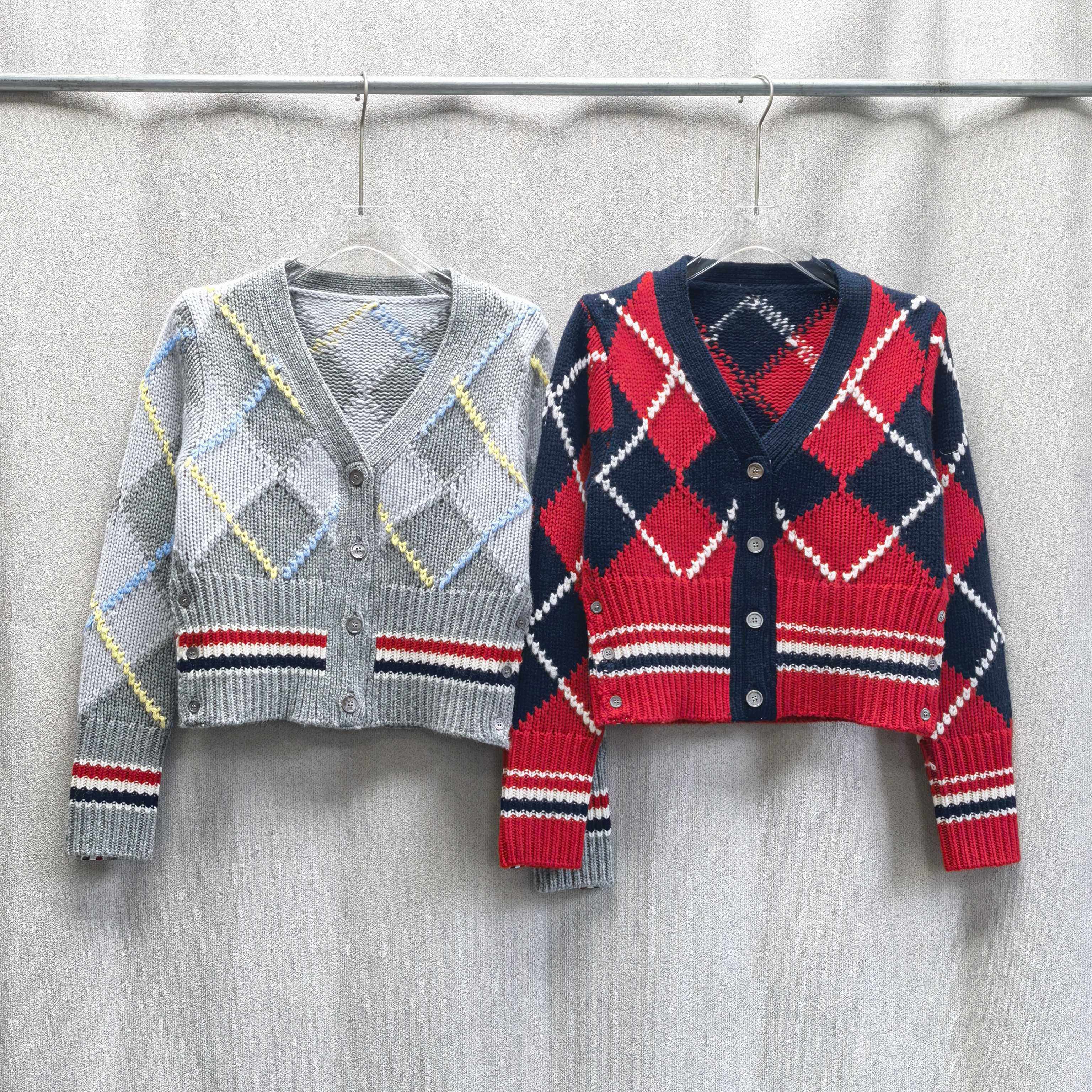 2025秋冬新款TB风菱格纹针织开衫女 学院风撞色V领短款毛衣外套,女装/女士精品,毛针织衫,淘宝优惠券,粉丝福利购,淘宝优惠卷