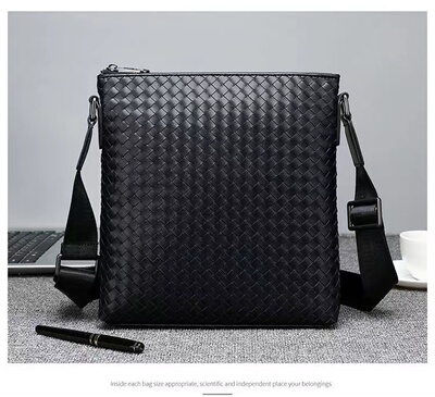 男士真皮质感商务斜挎包