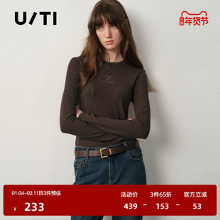 U/TI简约印花短款肌理感T恤女 坑条修身显瘦上衣尤缇2025冬季新款
