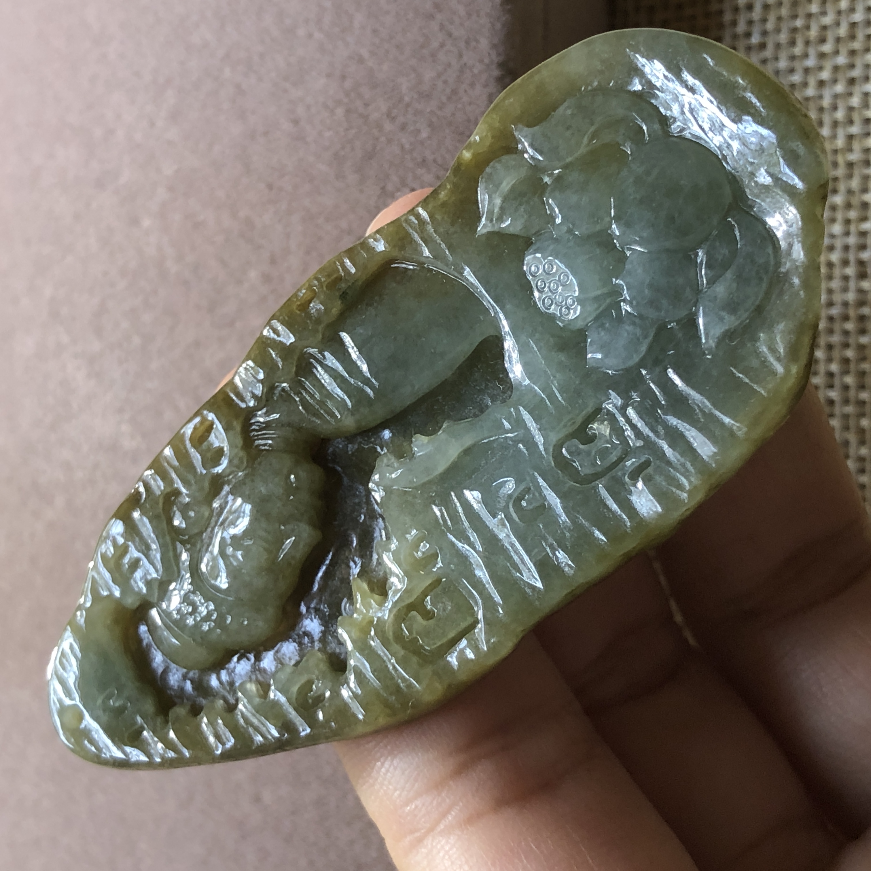 缅甸玉石A货翡翠玉雕文玩原石皮手工雕一心向佛莲花佛祖挂件吊坠