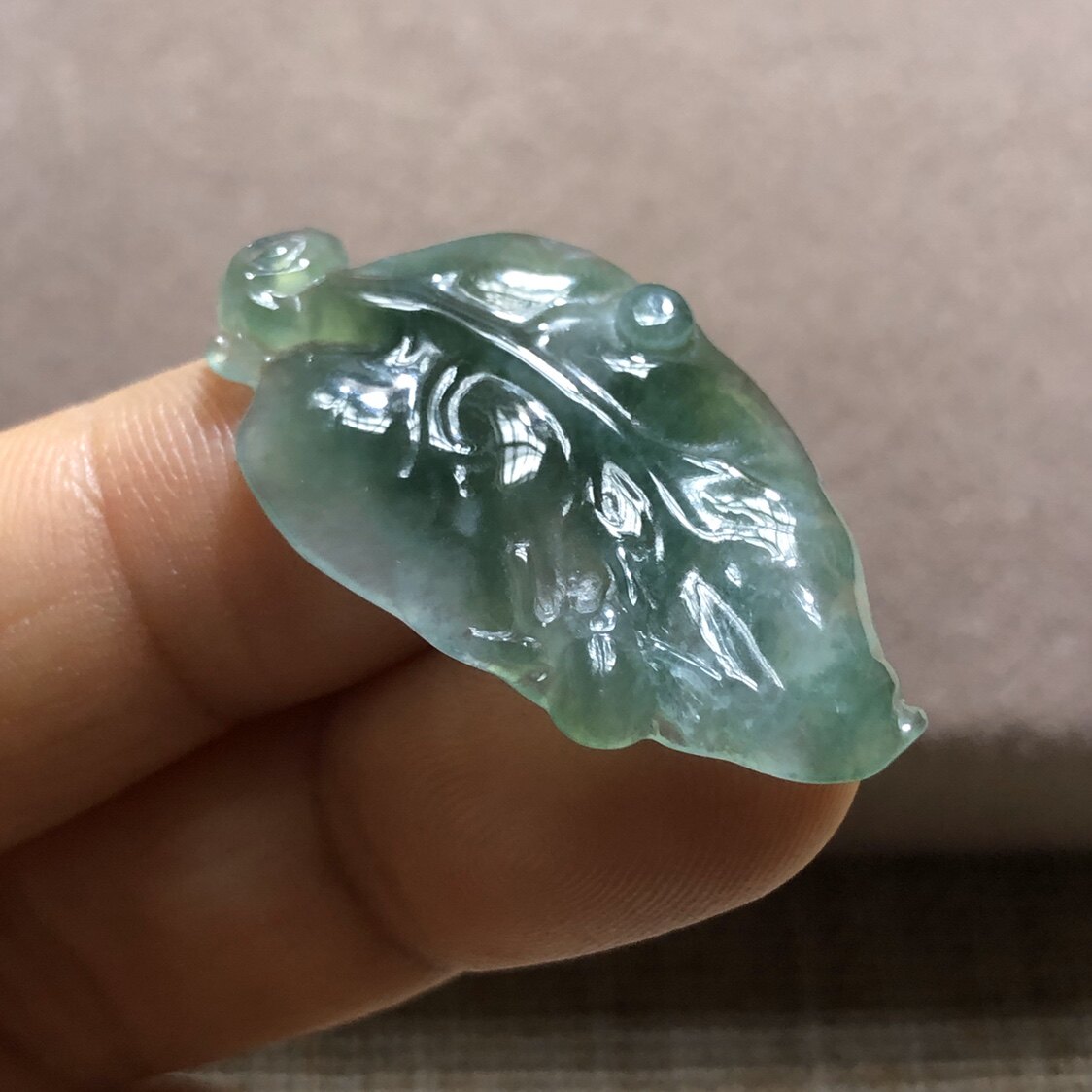 缅甸玉石a货翡翠玉雕文玩收藏老坑冰绿富甲天下冰种叶子吊坠捡漏