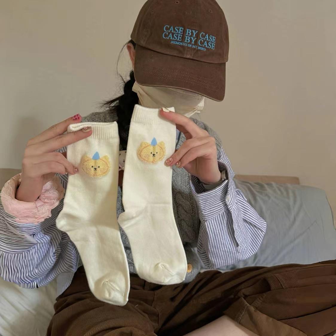 可爱小猪白色袜子女中筒袜ins潮棉质春秋款日系卡通学生秋天长袜