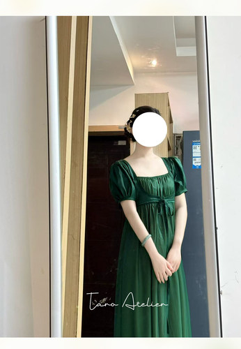 2025年法式复古油画感绿色帝政裙女夏
