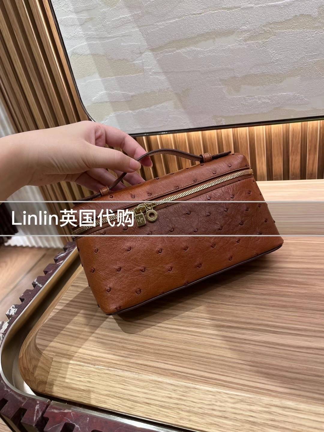 Linlin英国代购 LP Loro Piana23年新款女款 L19亮面鸵鸟皮手提包