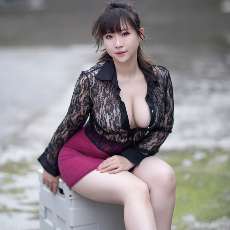 超薄蕾丝衬衫女透明性感镂空衣服户外露出大胸紧身约会上衣透视装