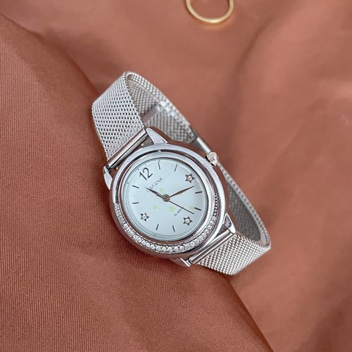 轻奢镶钻月牙星女表小巧高级感