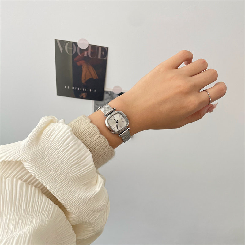 银色轻奢小众女士方形手链表