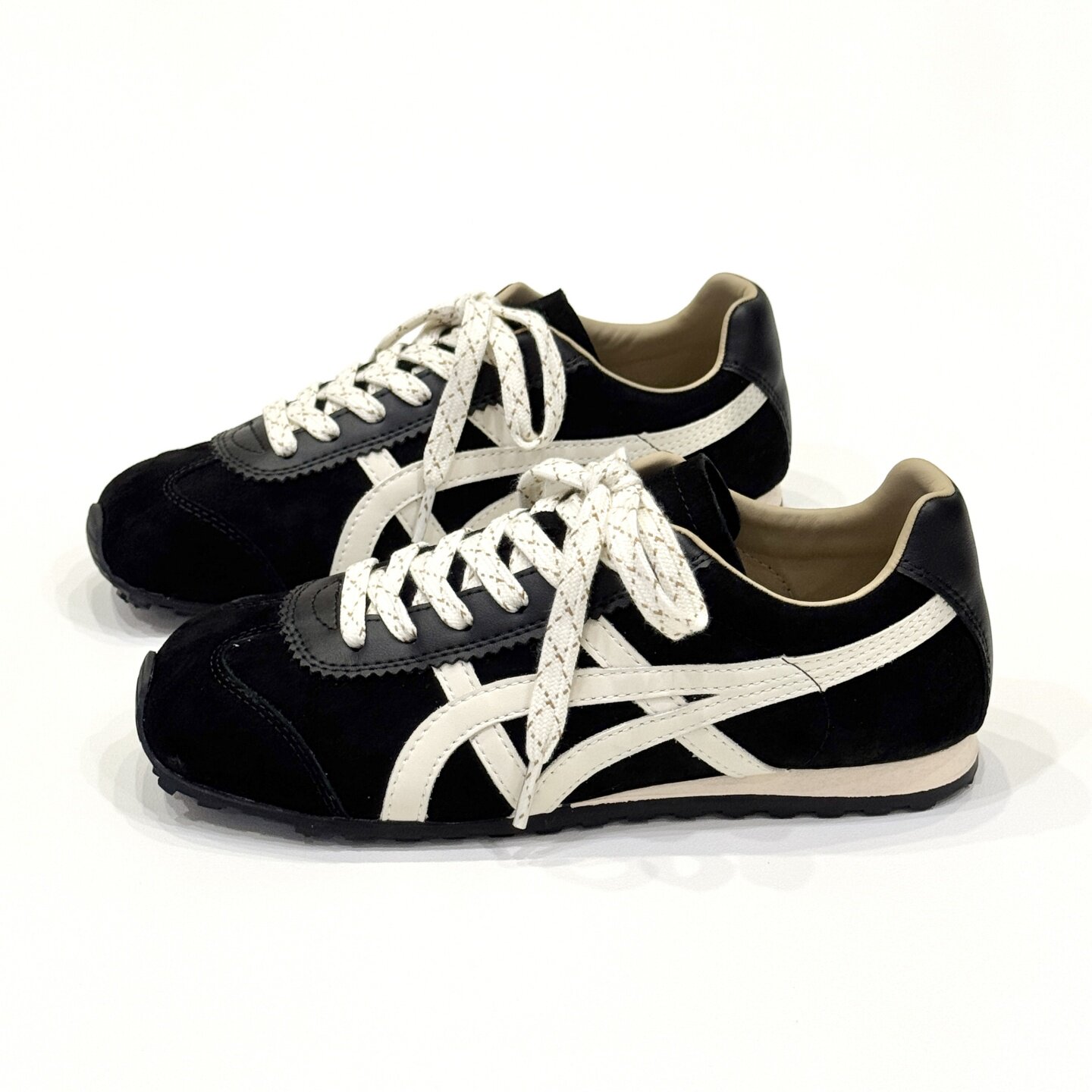 umumni优慕妮真皮休闲运动百搭平底黑色跑步阿甘德训鞋软底板鞋女