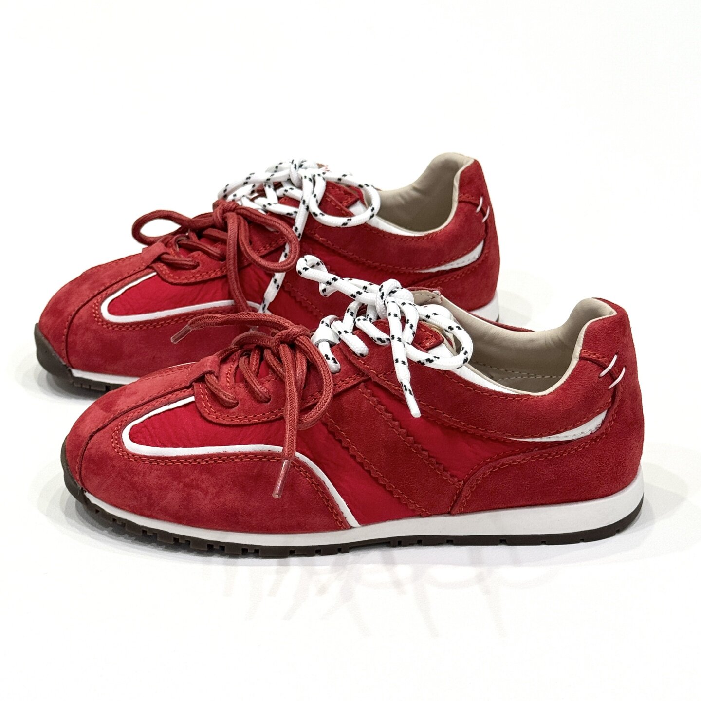 umumni优慕妮秋季真皮休闲运动红色板鞋跑步慢跑软底阿甘德训鞋女