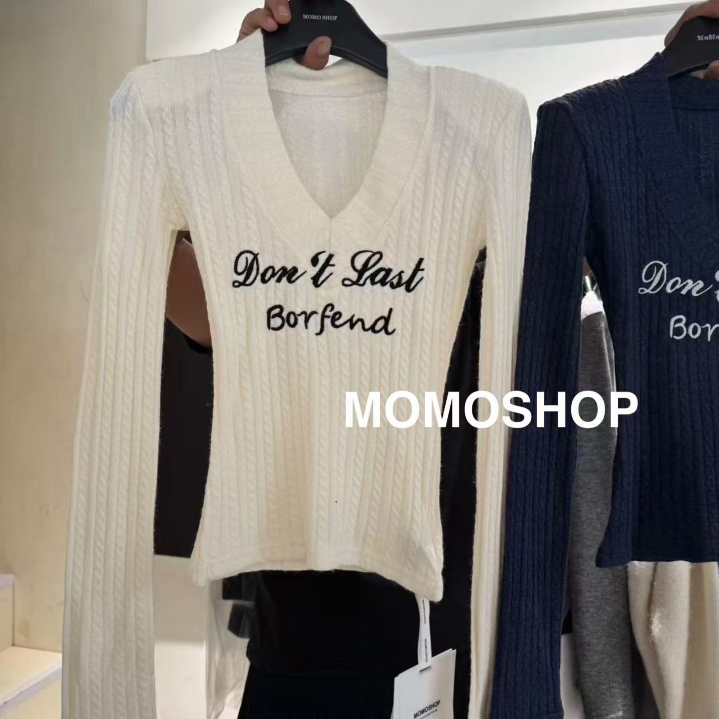 2025秋冬韩版时尚百搭显瘦V领长袖字母印花T恤女修身内搭显瘦上衣