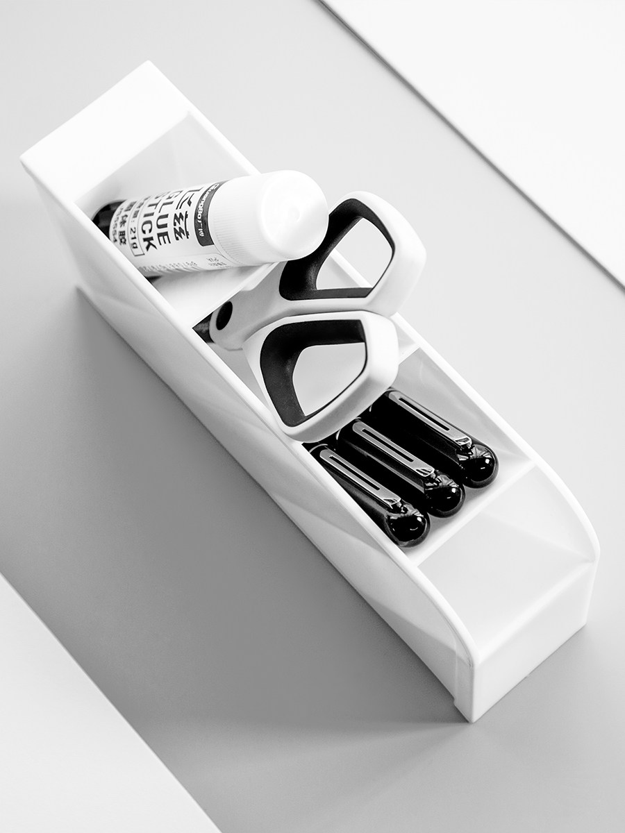 kinbor多功能黑白两色斜插式笔筒ins学生创意文具收纳盒笔桶四格