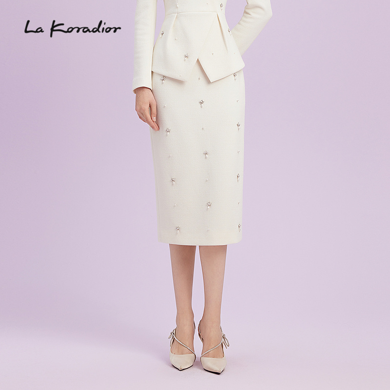 La Koradior拉珂蒂减龄商场同款奢雅钉珠半身裙高腰气质包臀裙女