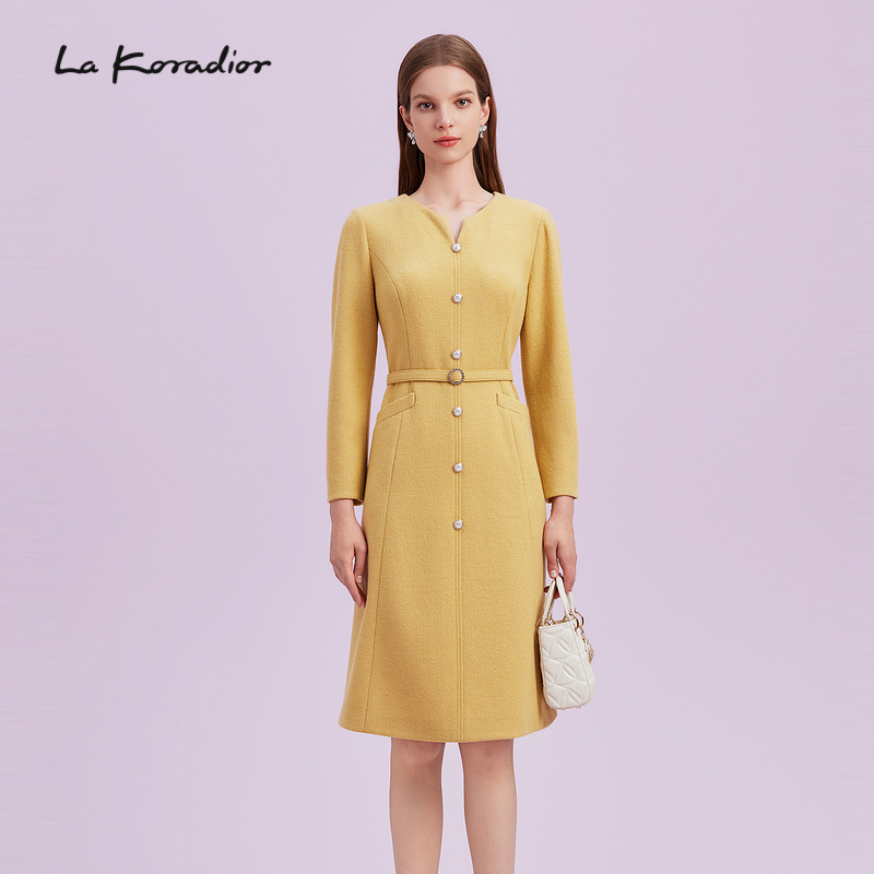 La Koradior拉珂蒂商场同款时尚春新款圆领a字裙纯色气质连衣裙女