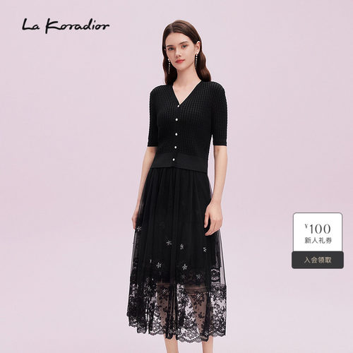 La Koradior拉珂蒂显瘦女简约气质秋季通勤优雅v领桑蚕丝柔雅小衫