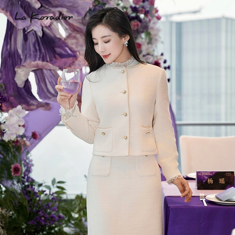 La Koradior拉珂蒂女修身通勤时尚法式香风气质单排扣圆领短外套
