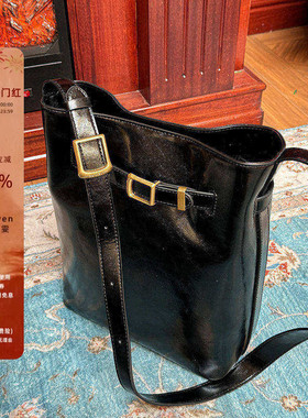 Lo*uvre水桶包郑丽媛同款韩国小众秋冬大容量油蜡皮单肩包斜挎包