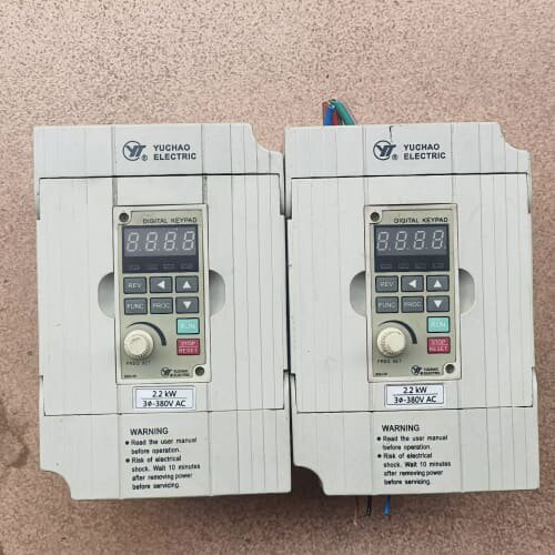 上海亚泰变频器YTA0022G4T3M（B2A1-W）新旧都有议价
