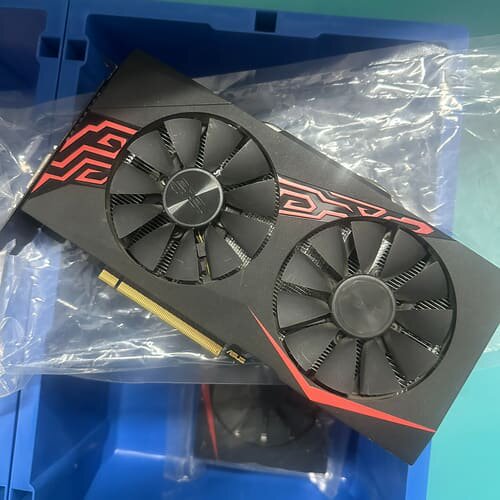 出几张华硕GTX1070-8G显卡包