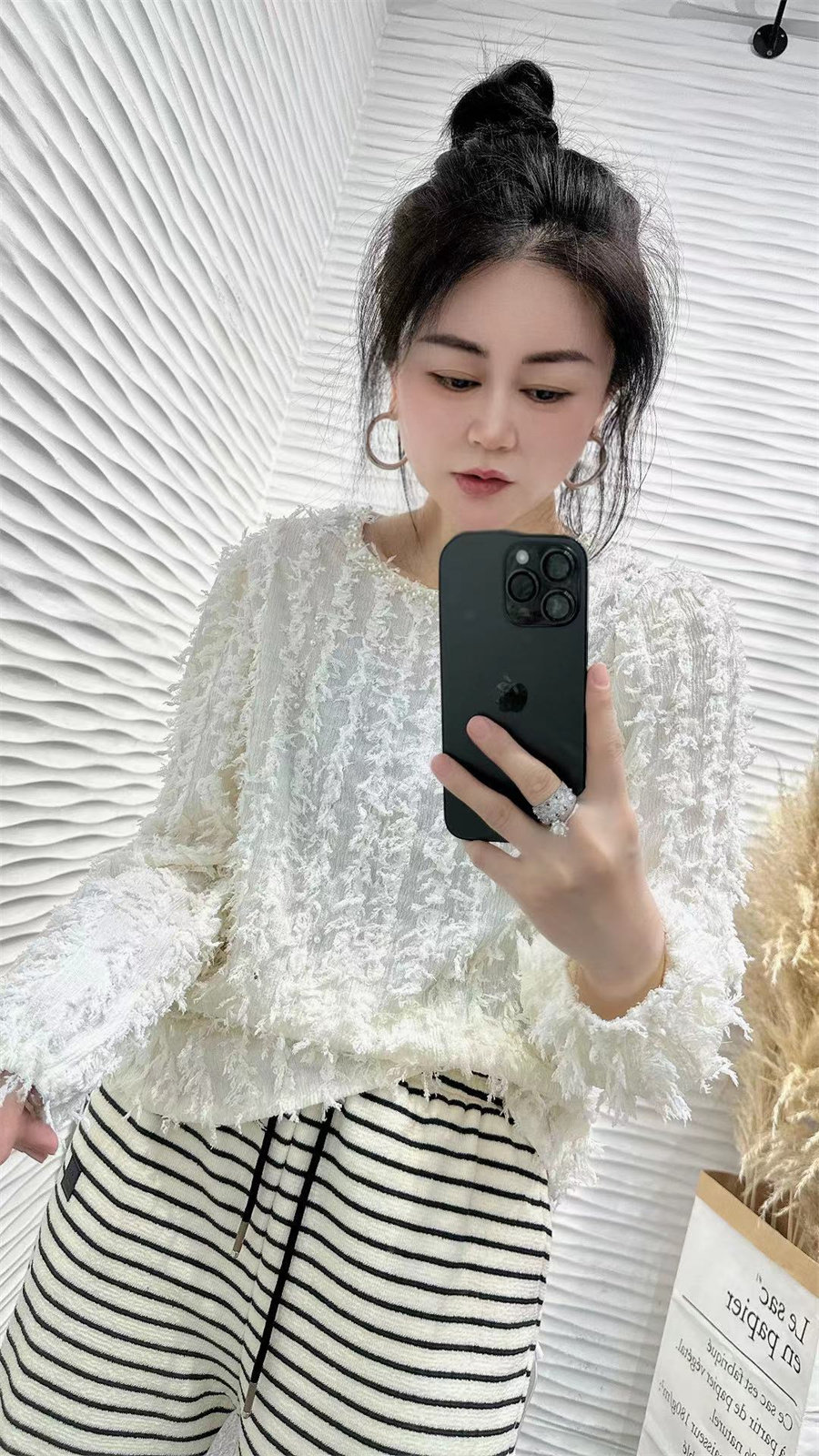 QW1210  欧洲站冬季新款女装重工钉珠轻熟风蕾丝木耳边小衫