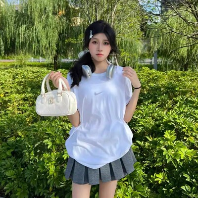 Nike耐克男夏季透气纯色刺绣短袖