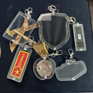 个性姓名牌亚克力保护套钥匙扣空壳礼物节日情侣新款定制挂件