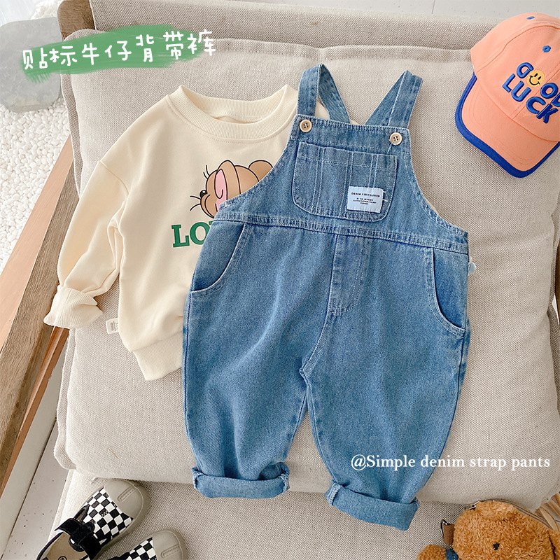 儿童贴标背带裤春秋季男女宝宝大口袋牛仔裤婴儿洋气裤子大PP裤潮