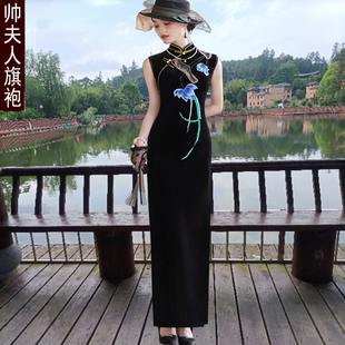高端金丝绒旗袍长款2026无袖黑两边开叉走秀荷花刺绣演出宴会礼服