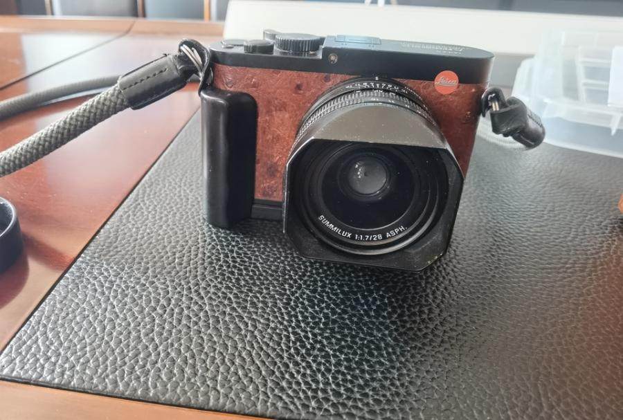 1月7日普洱罚没的LEICAQ相机及镜头套机1套网络拍卖公告