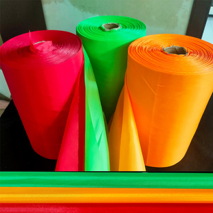 秧歌红绸带舞蹈黄绸子腰带布料运动会飘带锁边红布腰鼓棒方巾缎子