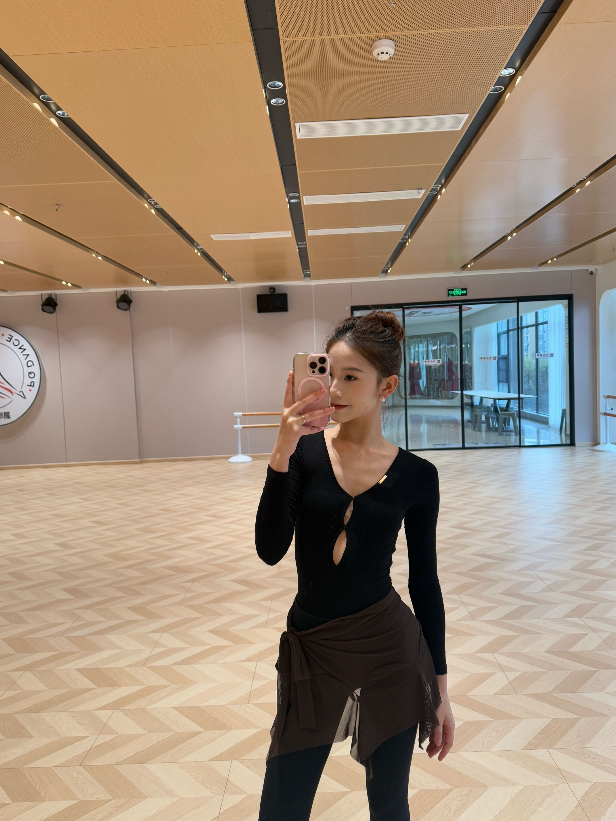 舞月LOYAL舞服女镂空V领罗纹系列长袖高级拉丁舞上衣练功服教课