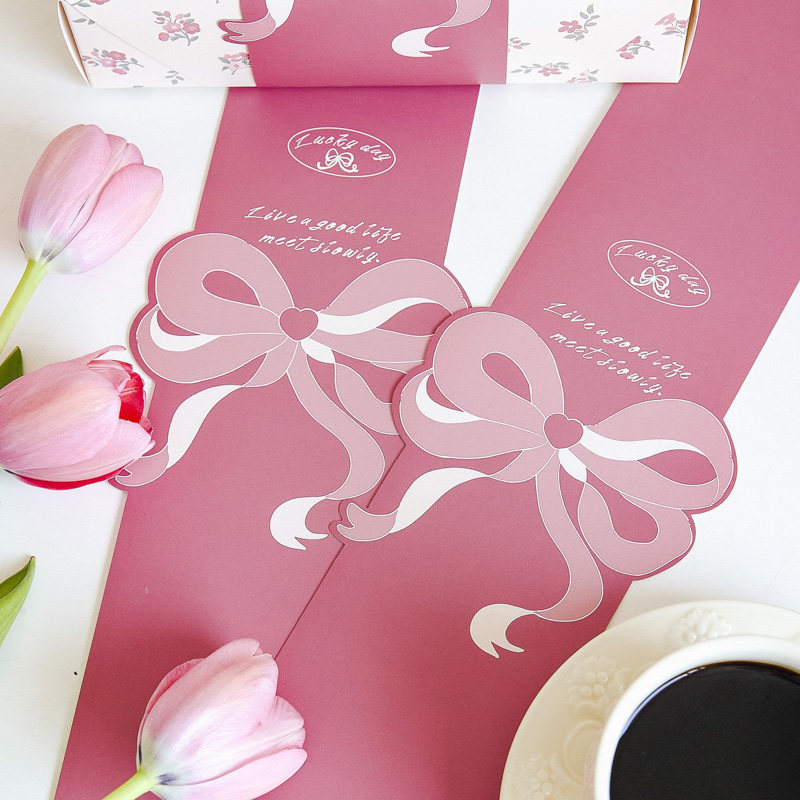 2026新款女神节粉色蝴蝶结围边烘焙蛋糕饼干曲奇包装盒装饰标签