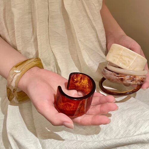 宽边亚克力醋酸手镯女复古风小众设计感手饰百搭学生闺蜜配饰