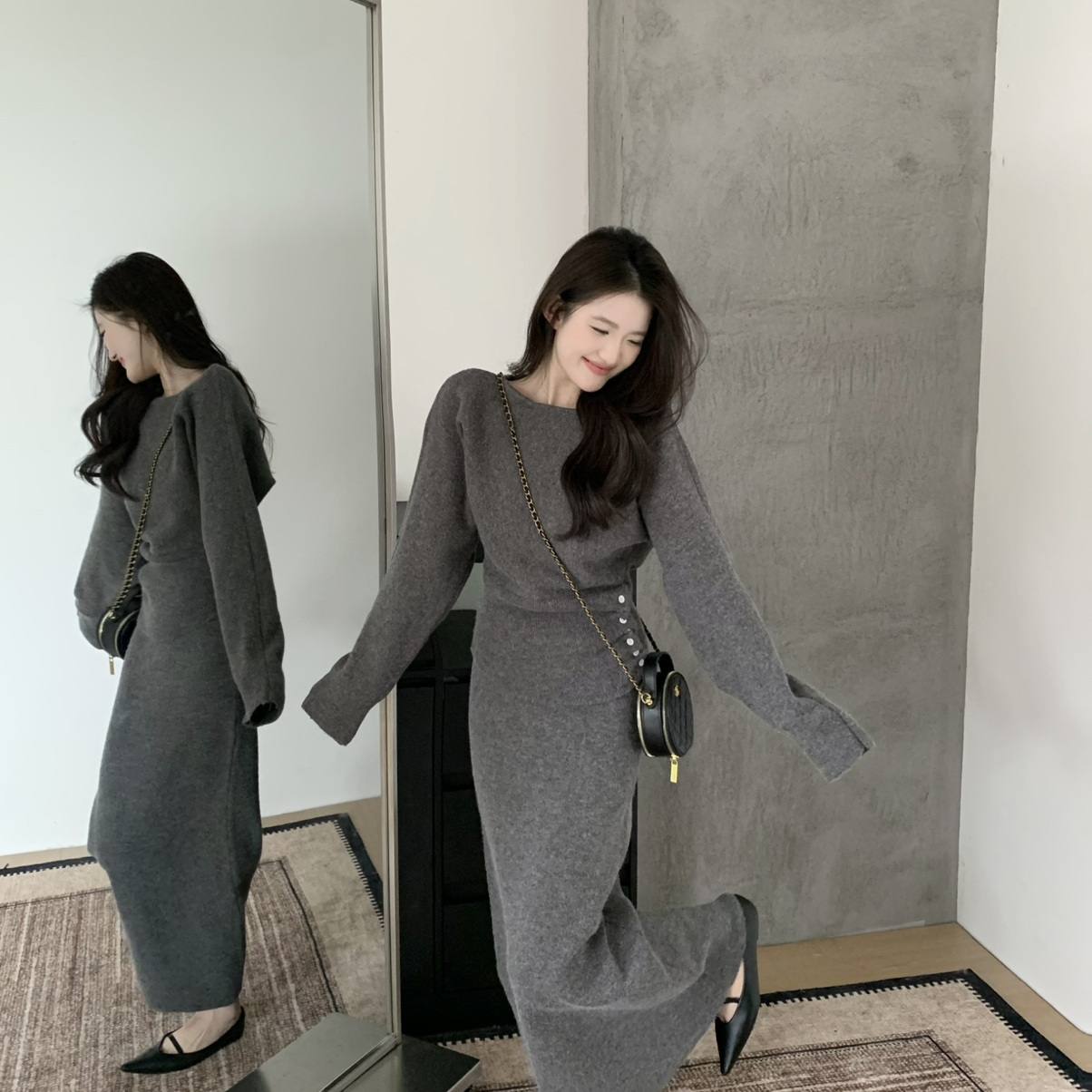 收腰显瘦纽扣款毛衣+半身裙套装