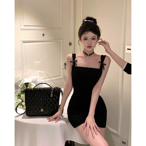 纯欲法式赫本风方领小黑裙女夏