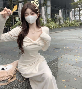 小香风蝴蝶结方领连衣裙女秋冬气质包臀小妈长裙名媛打底内搭裙子